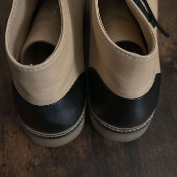 Chanel Calfskin Leather CC
Cap Toe High Top Sneakers Size 39.5 / Pristine - Picture 7 of 11